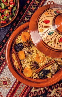 Cina cu o familie marocana